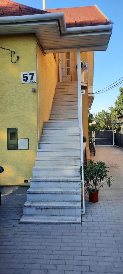 בודפשט Hi-Bp Garden City Batsanyi Apartment 3 Rooms, Apartment Upstairs Near The City Train With Free Parking מראה חיצוני תמונה