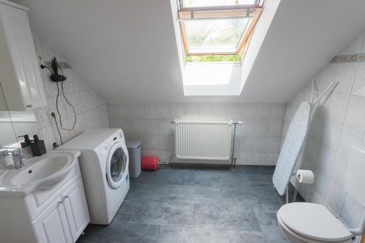בודפשט Hi-Bp Garden City Batsanyi Apartment 3 Rooms, Apartment Upstairs Near The City Train With Free Parking מראה חיצוני תמונה